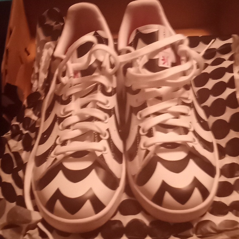 Addias Stan Smith tennis shoes